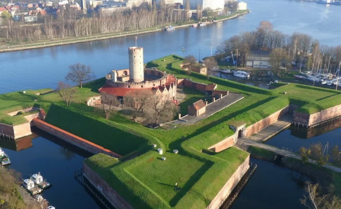 Wisłoujście Fortress, Poland